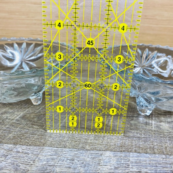 Set of 2 matching 6.5” Anchor Hocking Starburst Glass Candy Dishes Pressed Cut - Picture 9 of 11